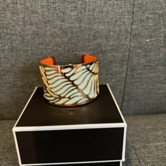 Les Georgettes Reversable Leather Cuff Bracelet - Picture 3 of 5